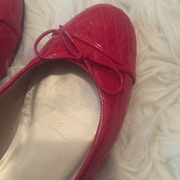 Stuart Weitzman Low Block Heel Cap Toes in Chanel Style Stitching - Picture 7 of 16